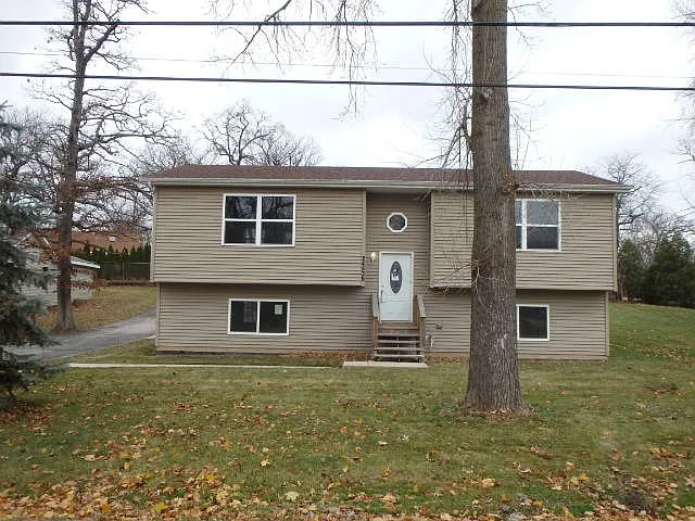 24536 W Oak St photo 1