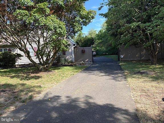 3rd image of 768 Parvin Mill Rd