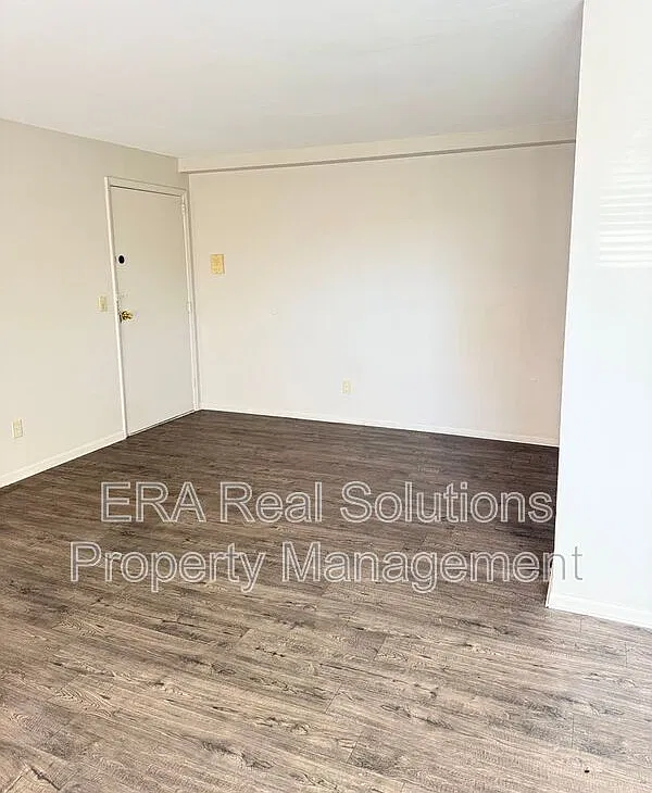 2 bed, 1.0 bath, $950 — Photo 4