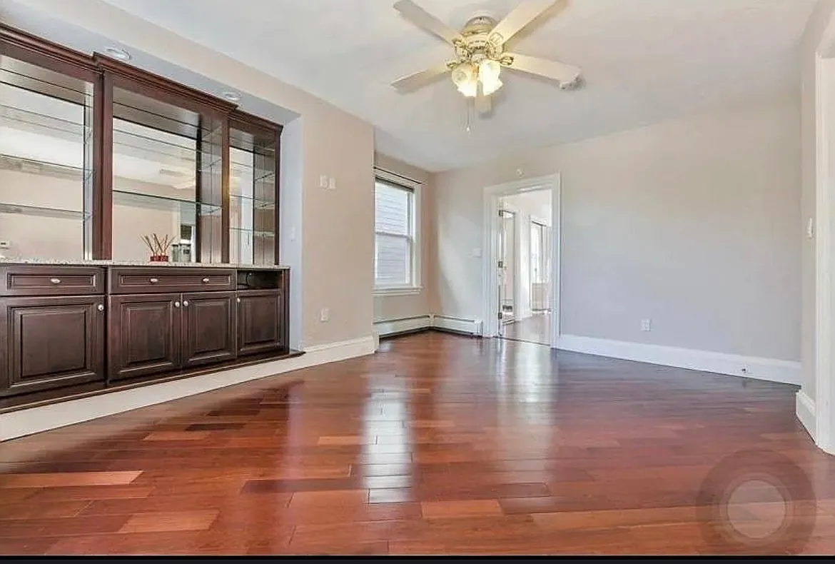 2 bed, 1.0 bath, 900 sqft, $2,850 — Photo 2