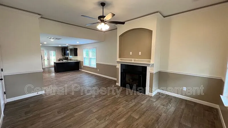 3 bed, 2.0 bath, 1230 sqft, $1,695 — Photo 3