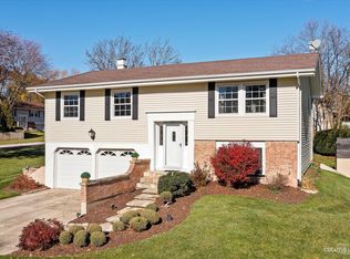 21W666 Huntington Rd, Glen Ellyn, IL 60137