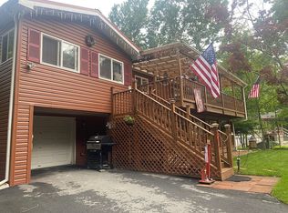 167 Skyview Rd, Dingmans Ferry, PA 18328