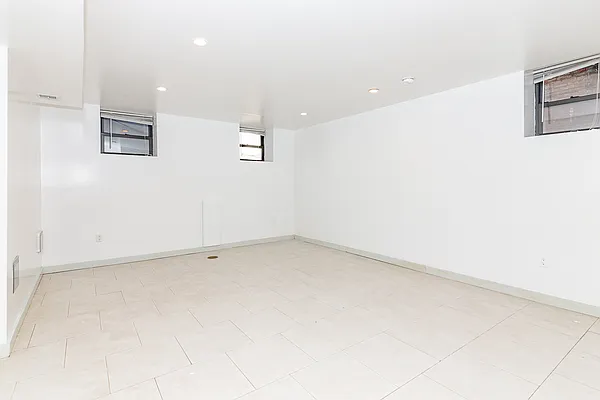 Rented by MySpaceNYC | media 22