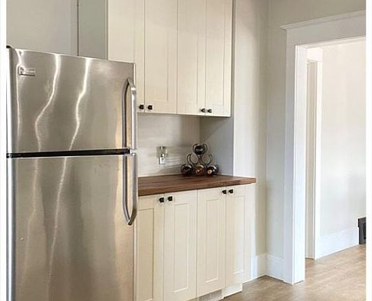 4th image of 13 Delaware St