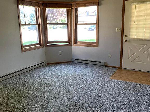 3rd image of 714 Woodview Ave