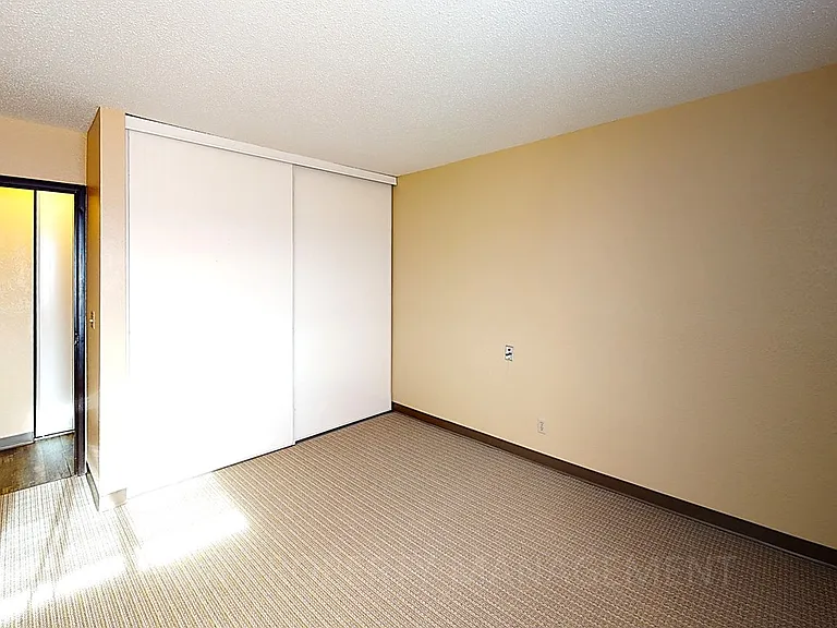 Missouri View Apartments — Photo 26