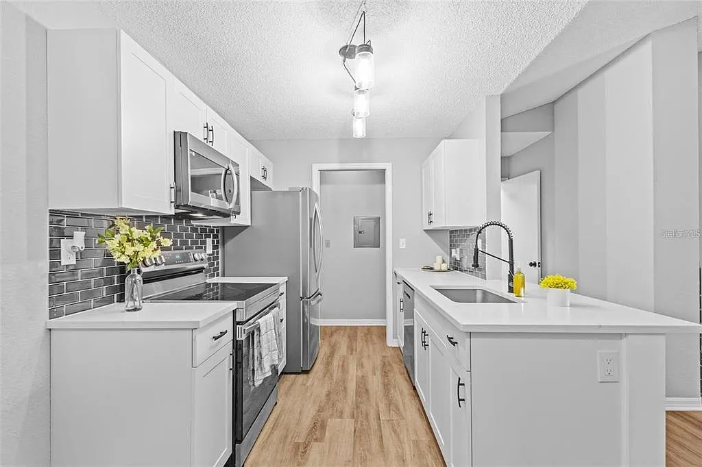 2 bed, 2.0 bath, 1028 sqft, $2,150 — Photo 3