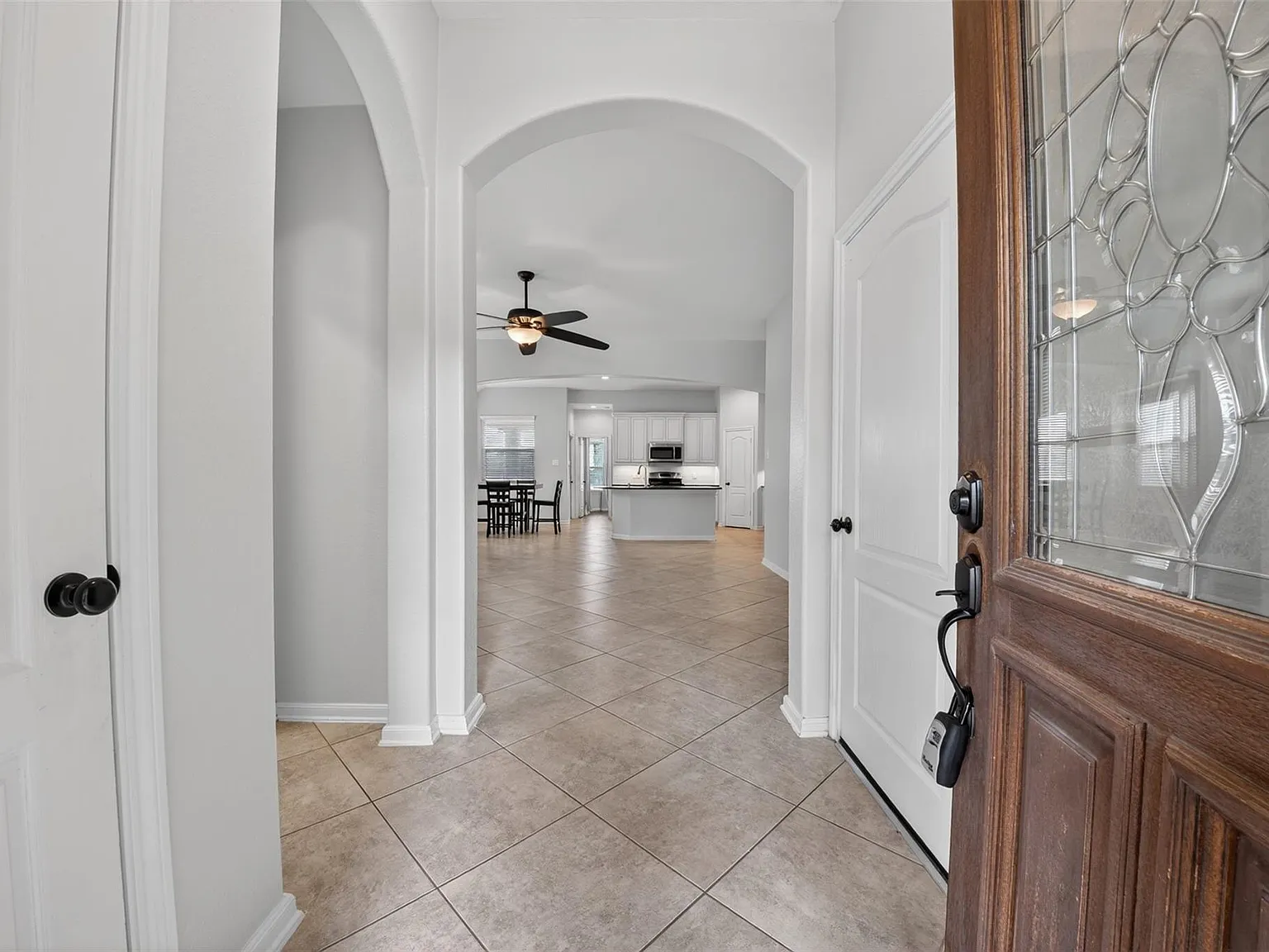 3 bed, 2.0 bath, 1698 sqft, $2,499 — Photo 3