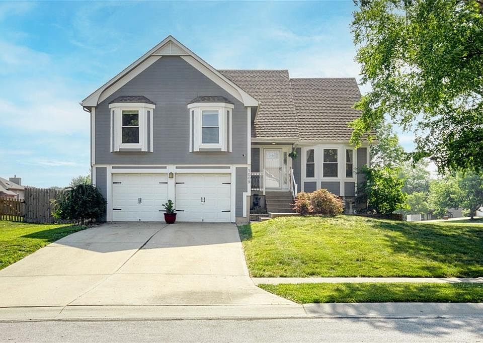 1st image of 1009 SE Talonia Dr