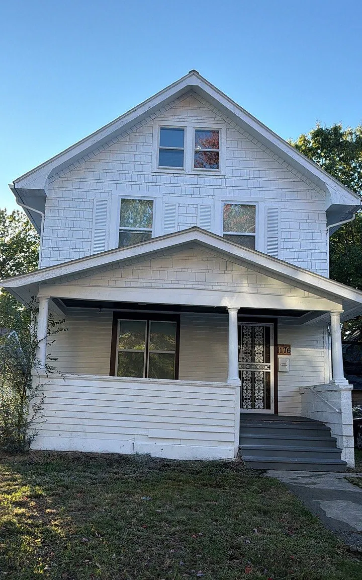 3 bed, 1091 sqft, $1,604 — Photo 1