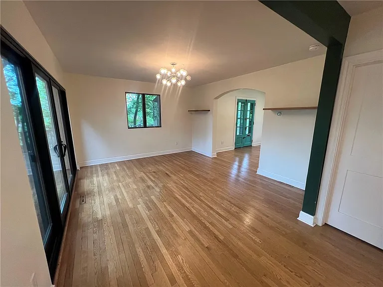 127 Westland Dr — Photo 12