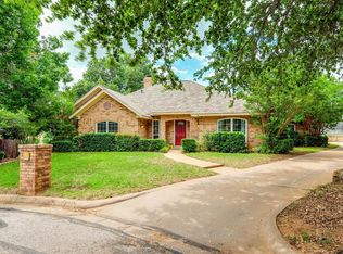 4312 Essex Ct, Arlington, TX 76016