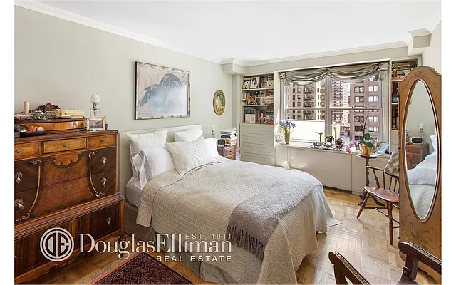 Sold by Douglas Elliman | media 16