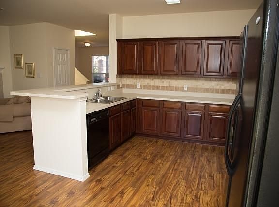 4th image of 9321 Lenox Dr