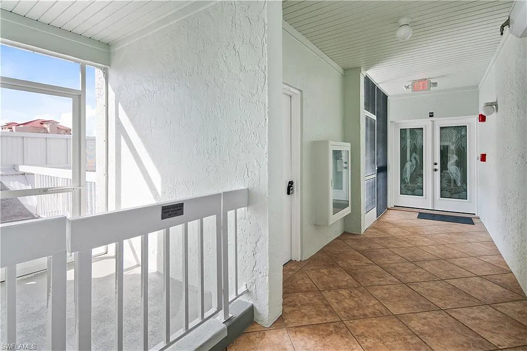 3 bed, 2.0 bath, 2722 sqft, $14,000 — Photo 2