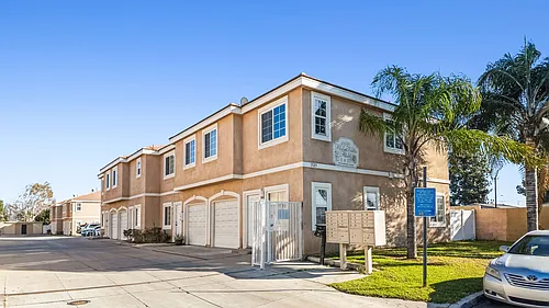 1520 N Palm Ave #8 Photo 1