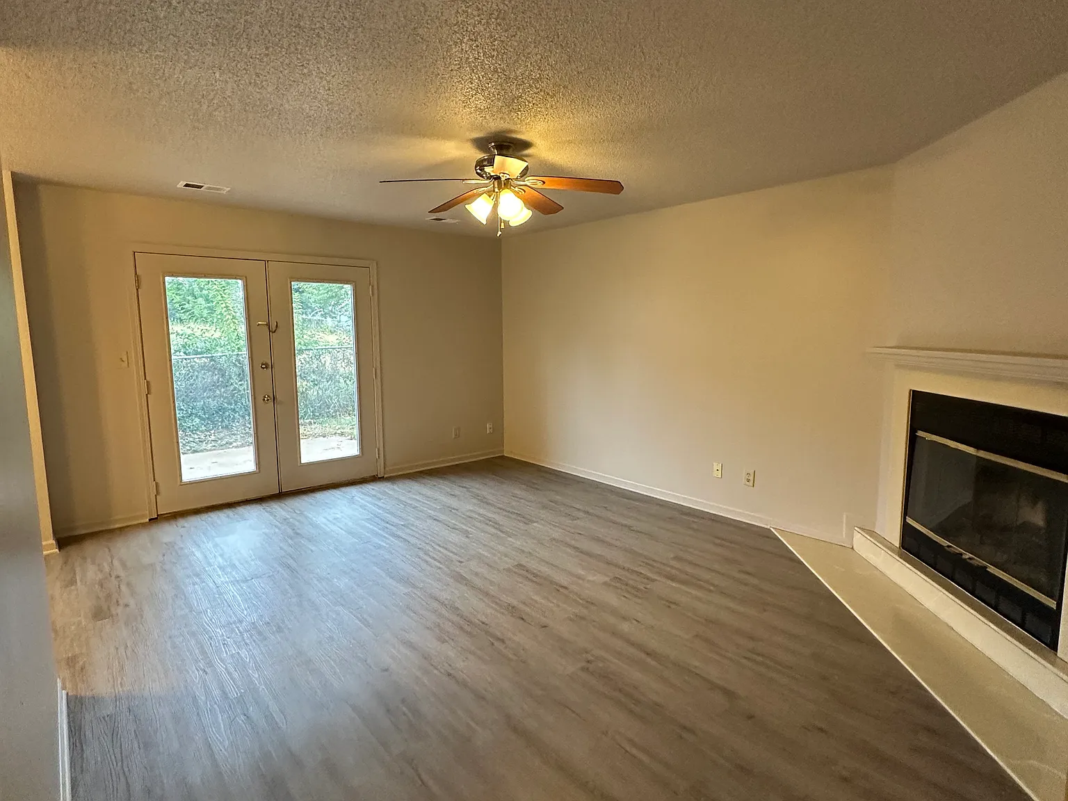 3 bed, 1211 sqft, $1,200 — Photo 3