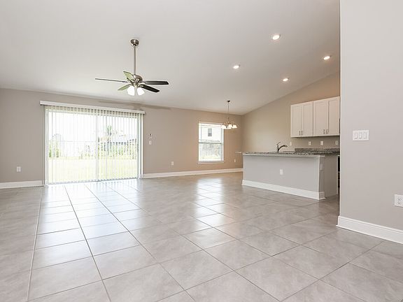 3rd image of 412 Bloomfield Dr