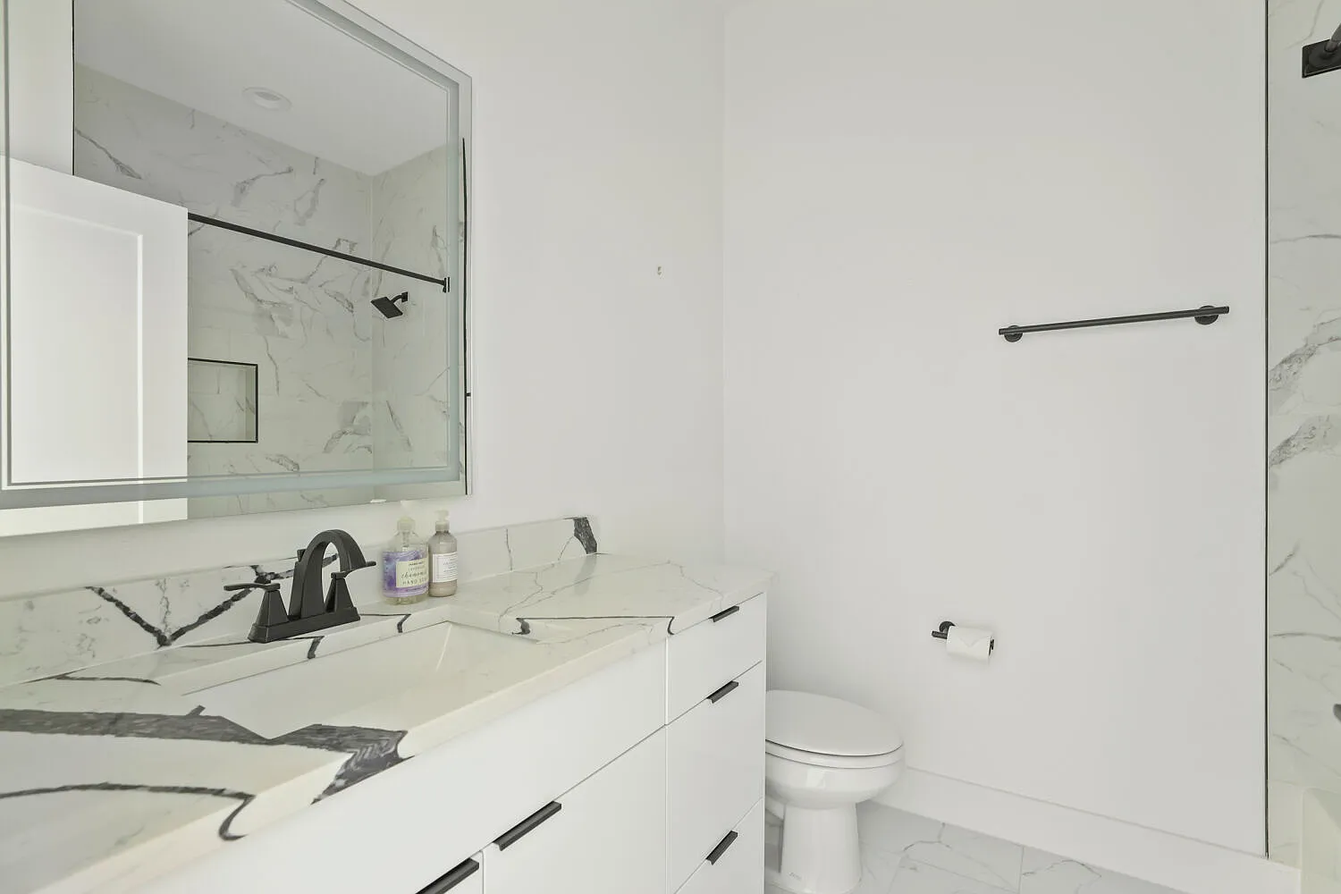 2614 N Carroll Ave — Photo 4