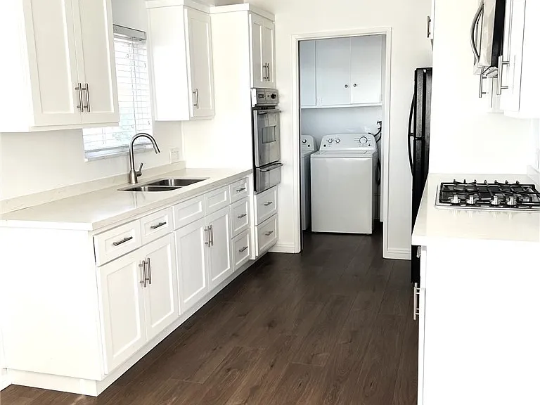 1443 W 9th St — Photo 9