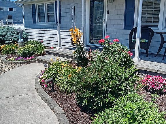 2nd image of 214 Bay Stream Dr