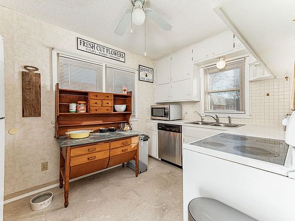 3rd image of 1246 N Georgie Ave