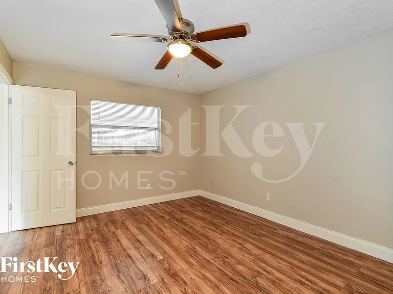 561 Hibiscus Rd — Photo 7