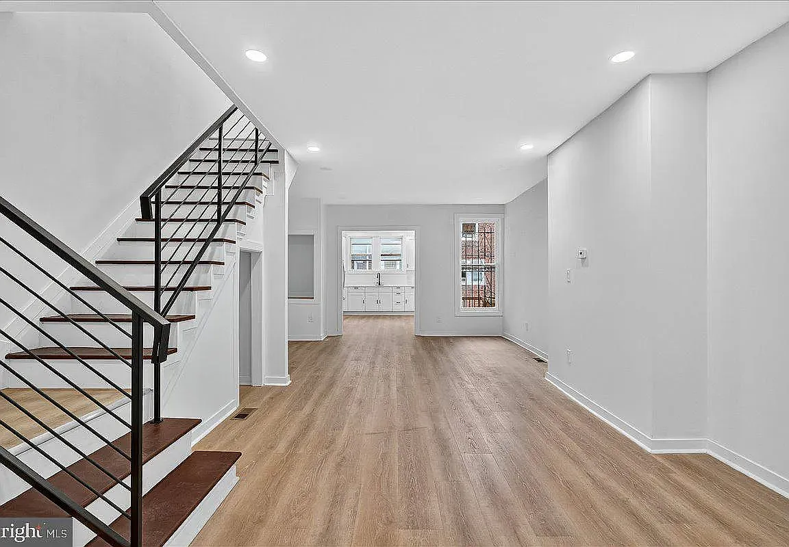 4 bed, 1358 sqft, $2,400 — Photo 2