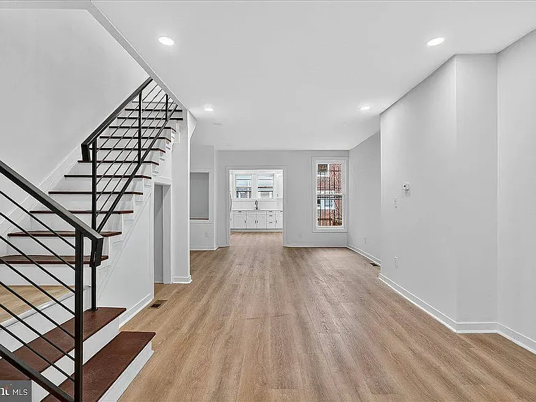 6737 N Smedley St — Photo 2