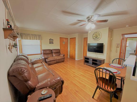 2nd image of 9464 Cottonwood Dr