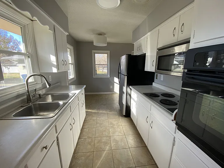 2761 Skeies Dr — Photo 10