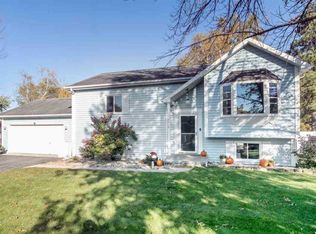2449 Red Pine Ct, Portage, WI 53901