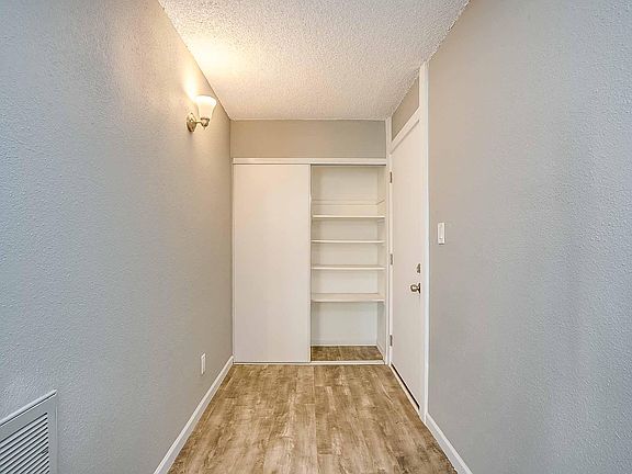 4th image of 3828 N 32nd St Unit 121