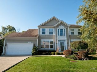 560 Sparrow Ct, Lindenhurst, IL 60046