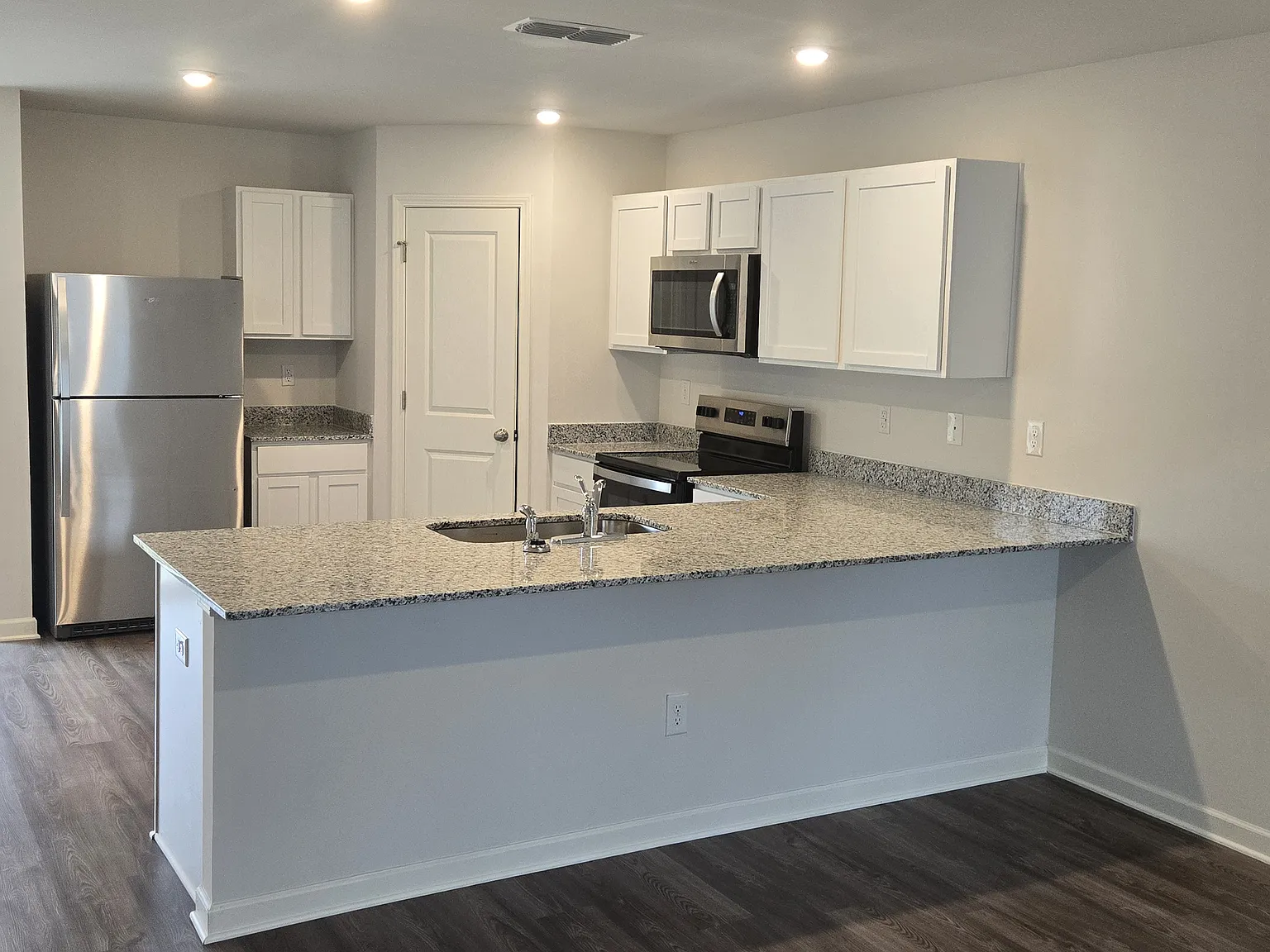 4 bed, 1774 sqft, $2,650 — Photo 2