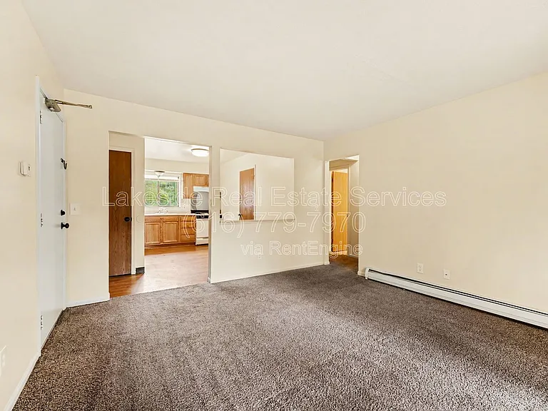 Maple Leaf Apartments — Photo 14
