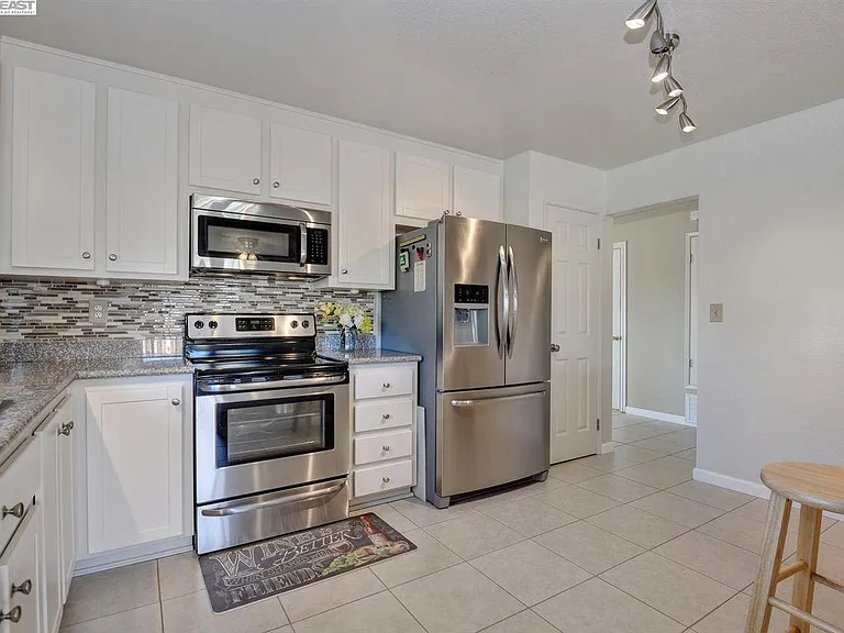 4300 Feldspar Ct — Photo 6