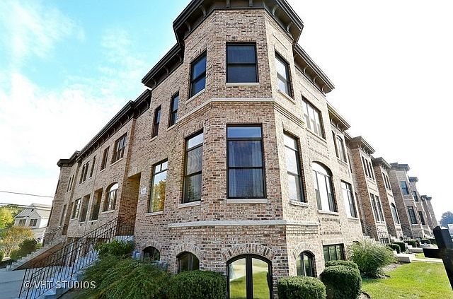 1st image of 901 N Chicago Ave