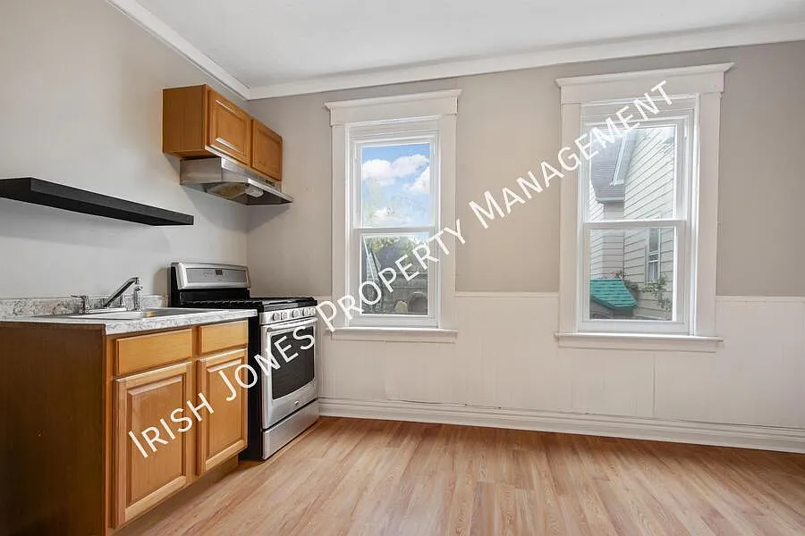 2 bed, 700 sqft, $900 — Photo 3