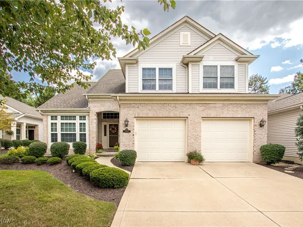 21469 Woodview Cir, Strongsville, OH 44136