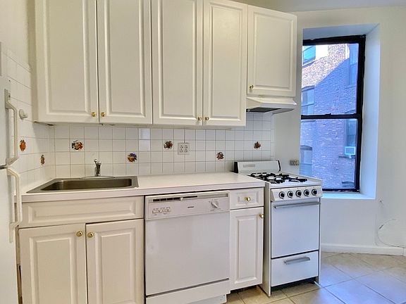 4th image of 433 E 80th St #25C