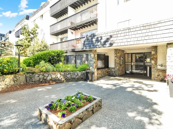 3868 Shelbourne St #301, Saanich, BC V8P 5J1