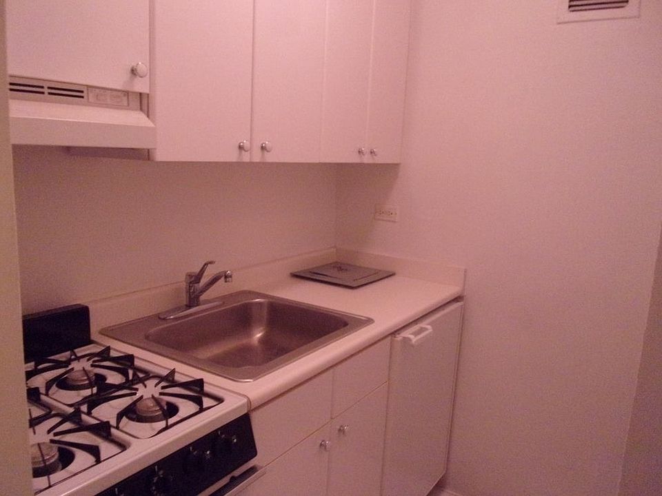 1st image of 150 E 39th St APT 206