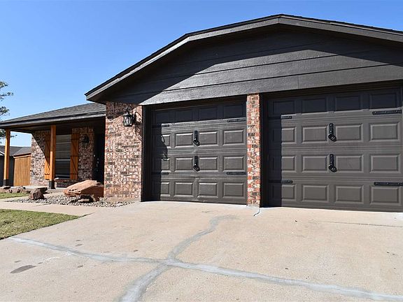 2nd image of 2504 NW Robinhood Dr