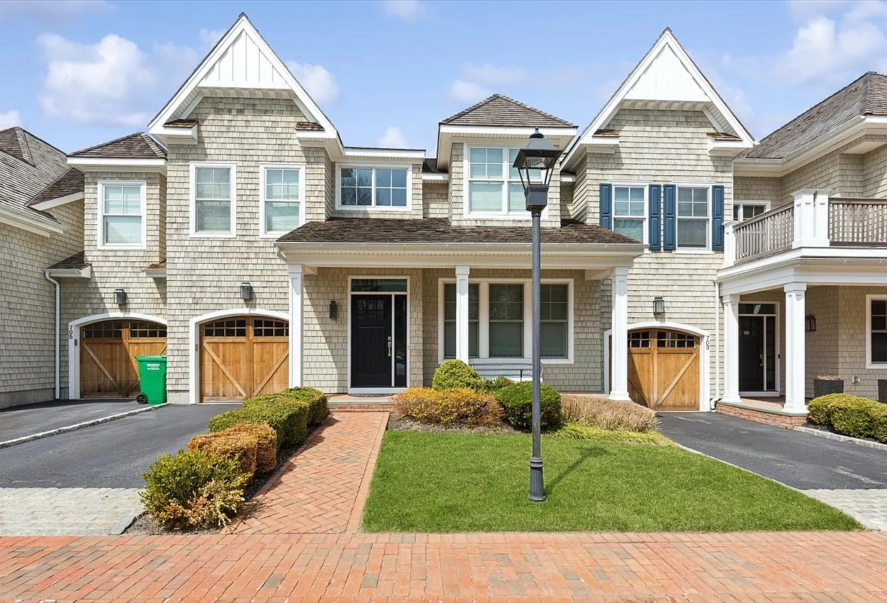 Bishops Pond Condo Luxury Edition — Photo 1