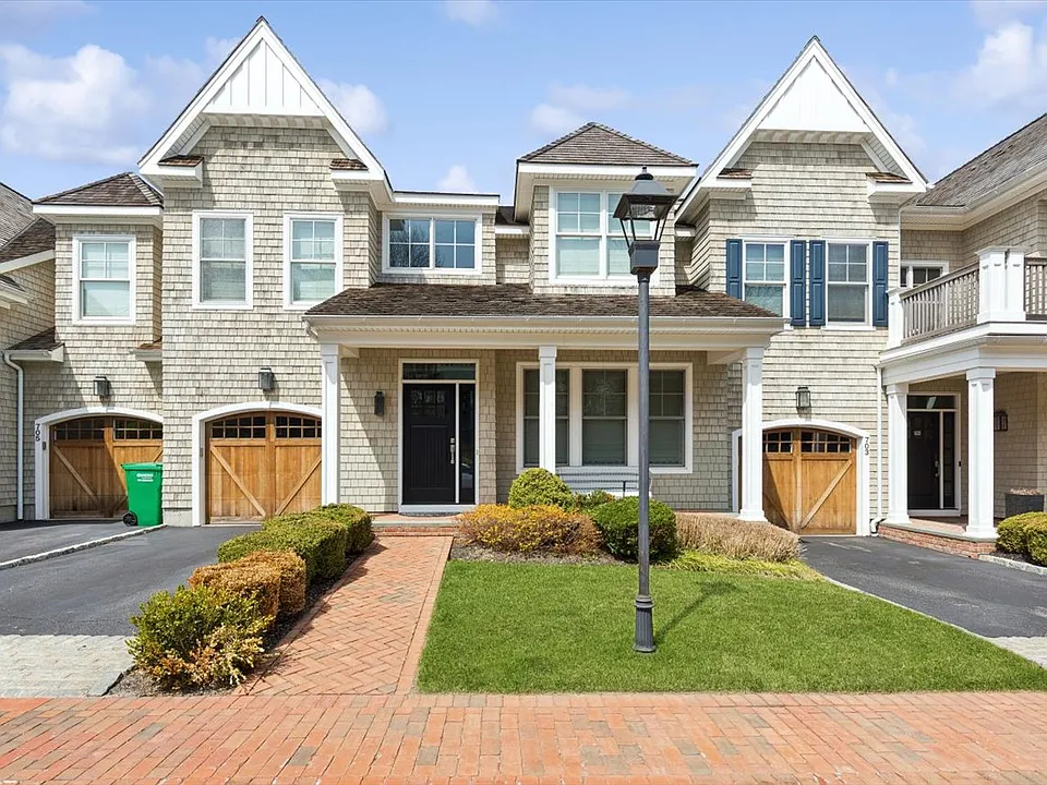 704 High Pond Ln