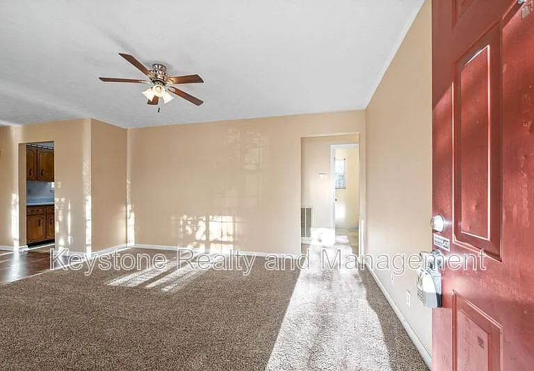 609 Artic Ave — Photo 2