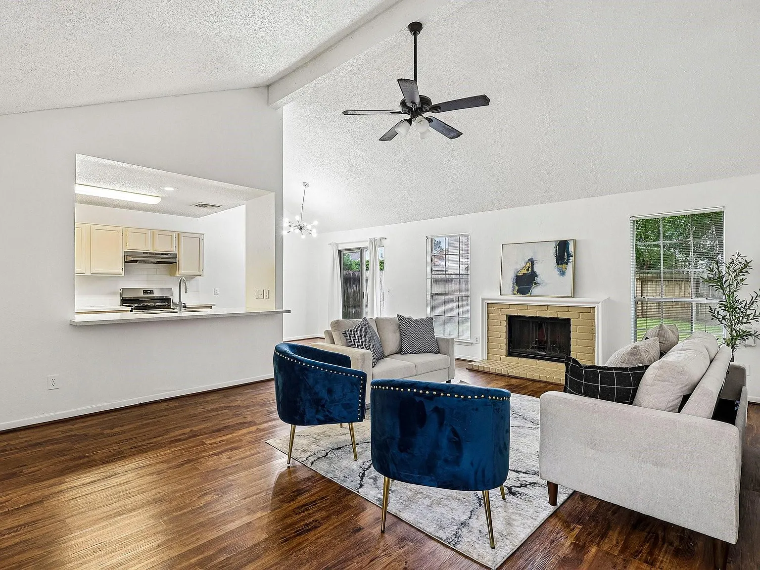 2 bed, 2.0 bath, 1202 sqft, $1,850 — Photo 4