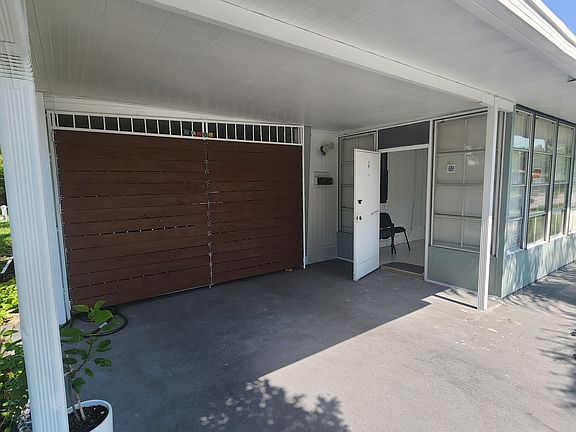 4th image of 2424 Capitol Ave